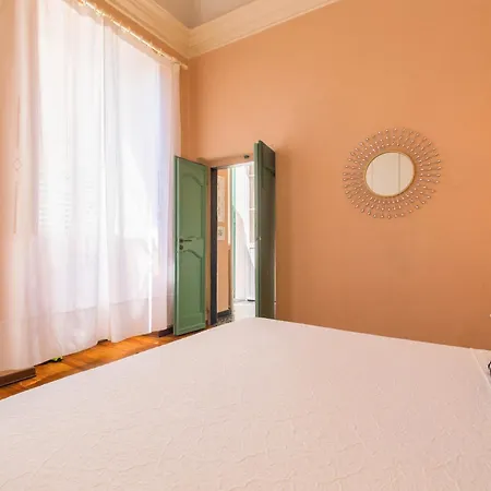Old Town Bonbonniere Apartment