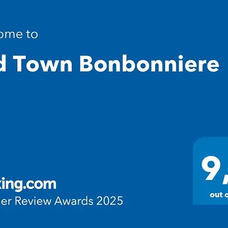 Old Town Bonbonniere شقة
