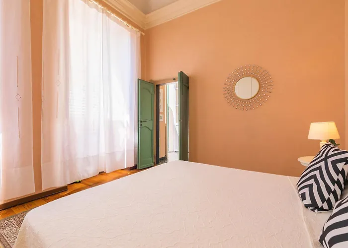 Old Town Bonbonniere شقة